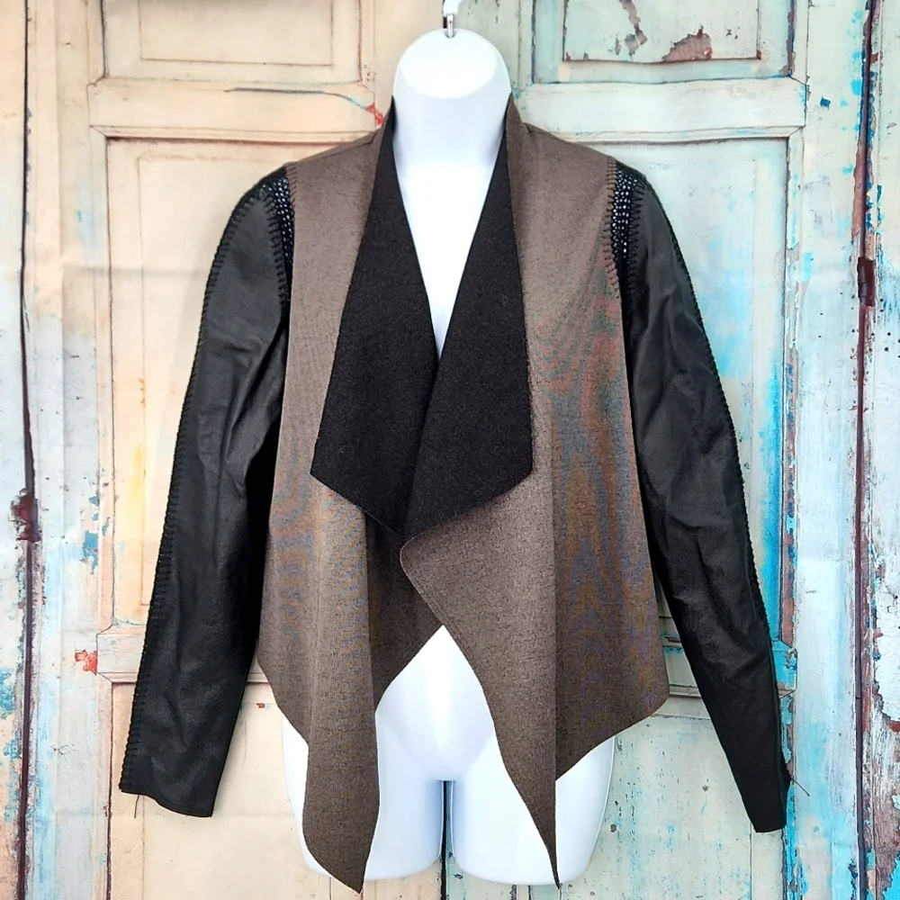 Stella & Jamie from Berdorf Goodman w/ leather sleeves, short cardigan sweater - Picture 2 of 8